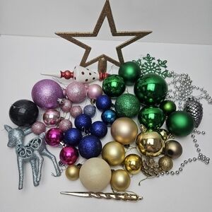 Assortment of ornaments 45 pieces